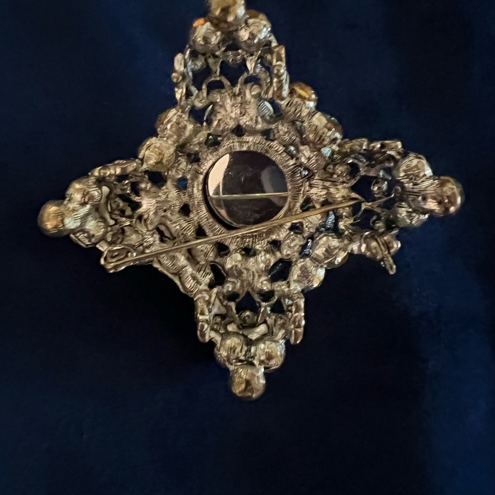Brooch - Picture 2 of 2